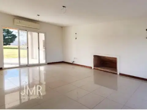 Casa Venta 4 dormitorios Family Lote de  1013 m2 Los Alcanfores Pilar