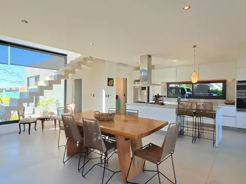 CASA EN VENTA BARRIO PUERTOS-MARINAS AL AGUA