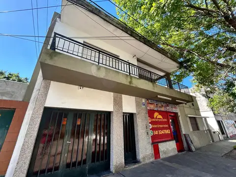 Rueda 1700, casa planta alta, cochera, dos dorm patio, local