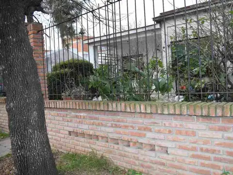 CASA A RECICLAR -LOTE PROPIO 600 M2  -VILLA CELINA