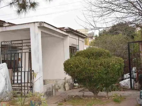 Casa 6 ambientes con 2 baños