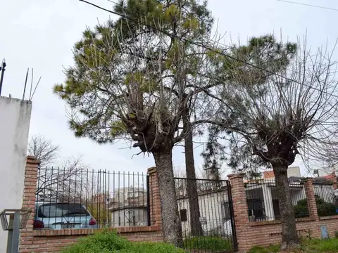 CASA A RECICLAR -LOTE PROPIO 600 M2  -VILLA CELINA