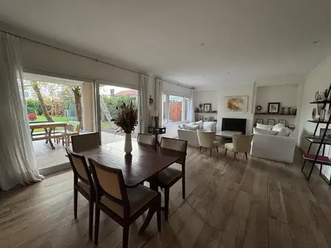 Casa 7 ambientes con 4 baños