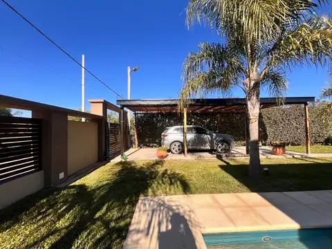 Casa en Venta con 2 cocheras