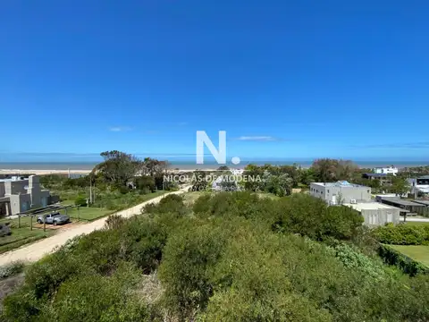 Casa de tres dormitorios en Altos de Punta Piedra, Manantiales en Alquiler