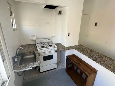 VIAMONTE entre PASTEUR y URIBURU