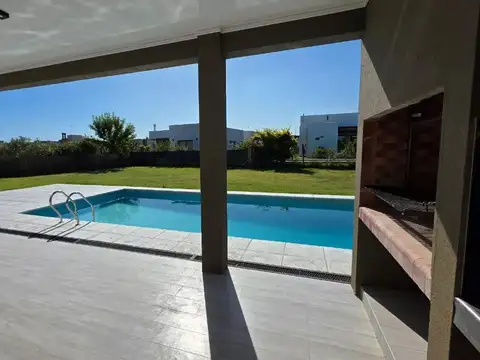 Casa 4 ambientes con 4 baños