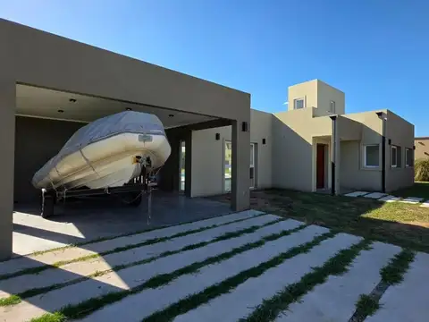 Casa en Alquiler en La Alameda, USD 1.800