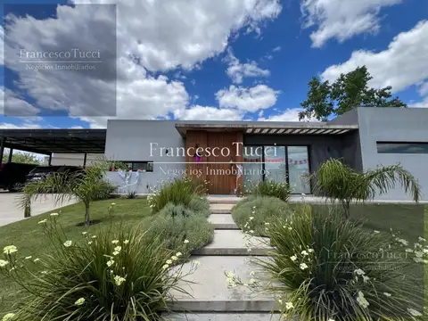 Casa en venta 4 ambientes con pileta en Fincas de Álvarez