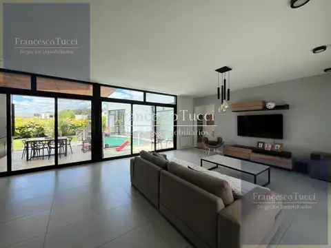 Casa en Venta con 1 cochera