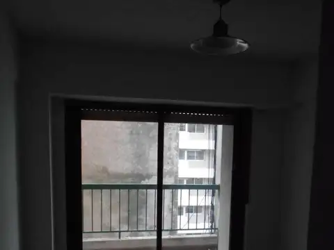 Departamento Interno. Edificio con piscina.-