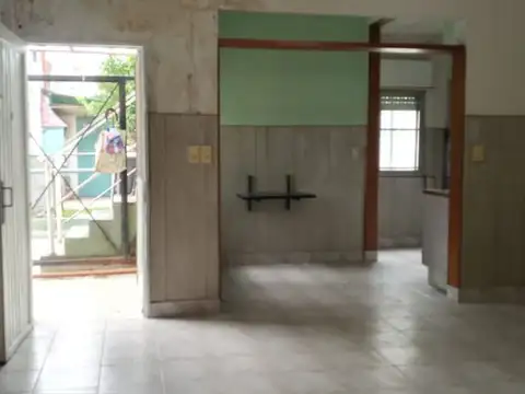 Casa 8 ambientes con 3 baños