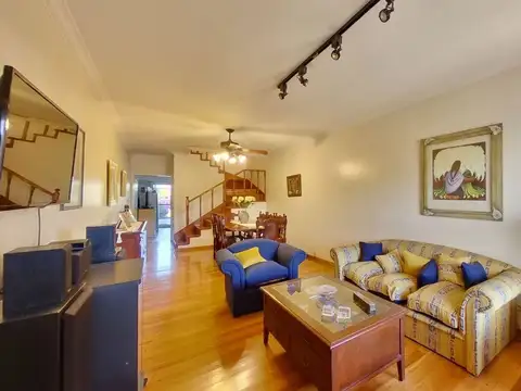 VENTA CASA 5 AMBIENTES JARDIN COCHERA - SAAVEDRA