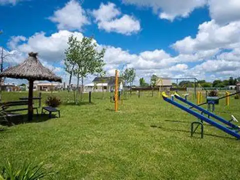 VENTA DE CASA 4 AMBIENTES LAGUNA AZUL APTO CREDITO