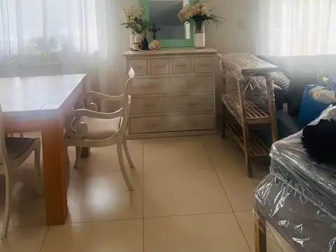 Casa 6 ambientes con 2 baños
