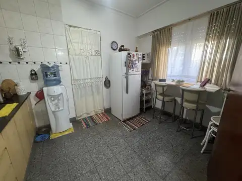 Casa en alquiler dos dormitorios con cochera La Plata