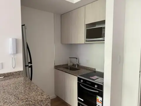 DEPARTAMENTO 2 AMBIENTES . FRENTE . BALCÓN Y AMENITIES