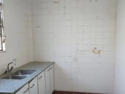 DEPARTAMENTO DE DOS AMB CONTRAFRENTE 1° PISO POR ESCALERA