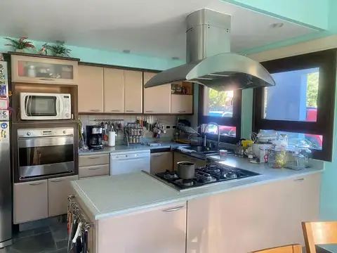 Casa en Venta con 4 cocheras