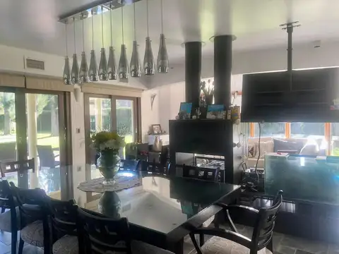 Casa 7 ambientes con 3 baños