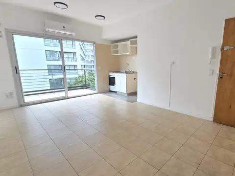 Monoambiente dividido al frente con baño en suite