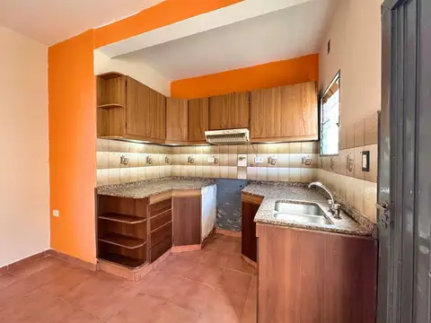 Casa en Alquiler con 2 cocheras