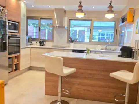 CASA 5 AMBIENTES EN ITUZAINGÓ