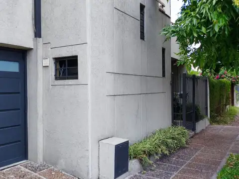 CASA 5 AMBIENTES EN ITUZAINGÓ