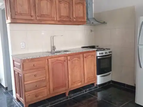 Casa en Alquiler con 1 cochera