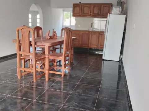 Casa 4 ambientes con 1 baño