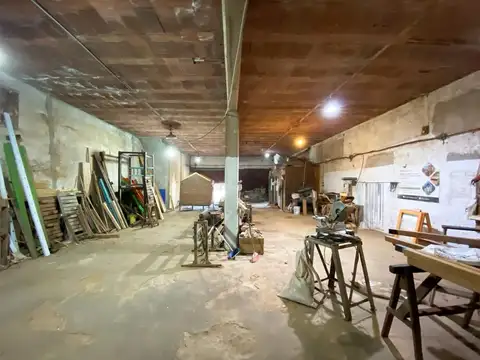 Venta Galpón/Depósito con Vivienda en Av. Provincias Unidas al 200