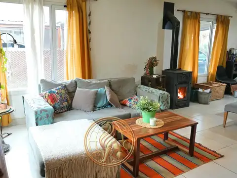 Casa 3 ambientes con 2 baños