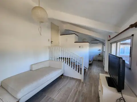 Hindú Club - Alquiler 2 ambientes 28 m2. Amueblado y equipado. 1er piso. Vista a Av. 202.