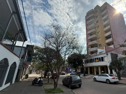 Hipolito Yrigoyen 655 , Piso 1