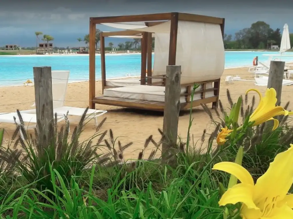 Áreas comunes piscina, club-house, juegos en Lagoon Pilar