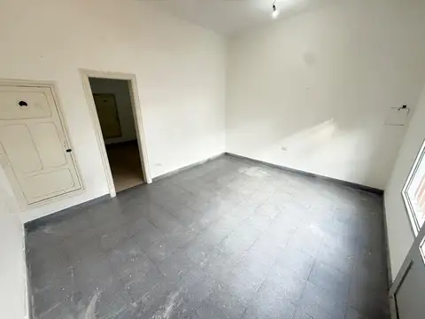 Local comercial sobre avenida Nores Martínez