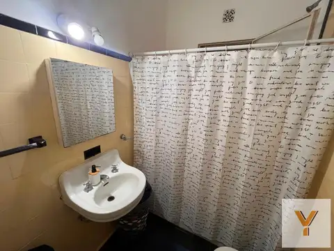 Casa en Venta - 6 Dormitorios 4 Baños - 1070mts - Caballito