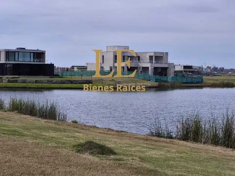 Venta de Lote a Laguna en Amarras Oportunidad, Escobar