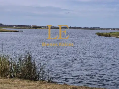 Venta de Lote a Laguna en Amarras Oportunidad, Escobar