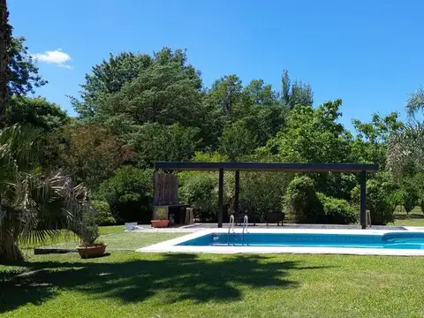 VENTA QUINTA EN LOS ROBLES CARLOS KEEN CON PILETA