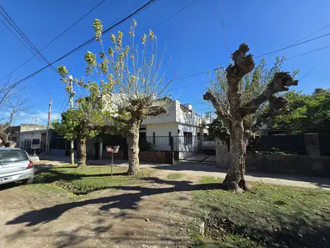 Casa en Venta con 4 cocheras