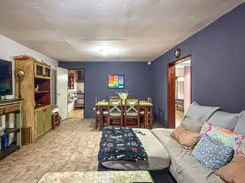 Casa 4 ambientes con 2 baños