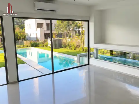 Casa en Venta en Laguna Pueblo Nuevo Corrientes 4 Dorm. 380 m²