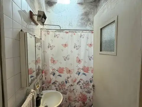 Casa 5 ambientes con 1 baño