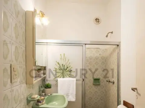 casa multifamiliar 6 ambientes - cochera -  PH doble , Avellaneda , Permuta