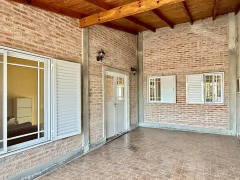 ¡Se vende esta encantadora casa, llena de amor y recuerdos, en el barrio más hermoso de Empalme Lobos!