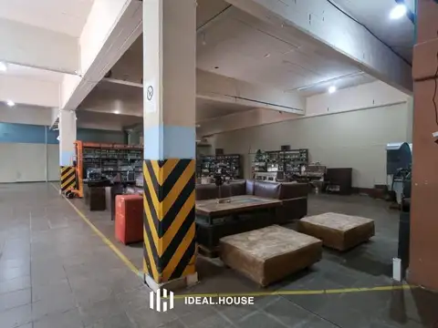 VENTA GALPÓN BURZACO CENTRO, 747 M² LOSA. 905 m² TOTALES.