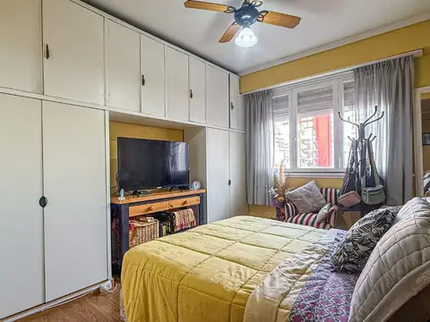 VENTA DE MONOAMBIENTE CENTRO AL FRENTE CON BALCON