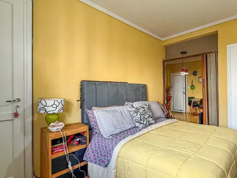 VENTA DE MONOAMBIENTE CENTRO AL FRENTE CON BALCON