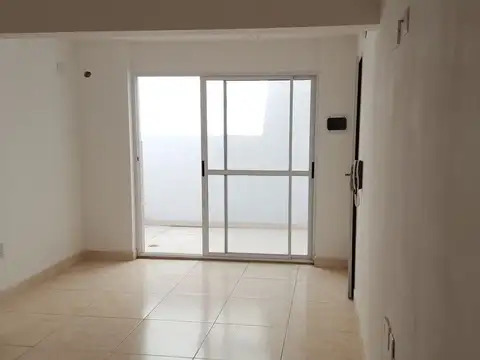 Departamento en PH de 2 ambientes con patio y terraza